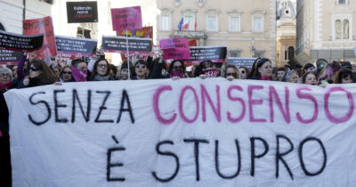 Copertina di L’Europarlamento chiede una legge Ue sullo stupro basata sull’assenza di consenso. La destra italiana si spacca