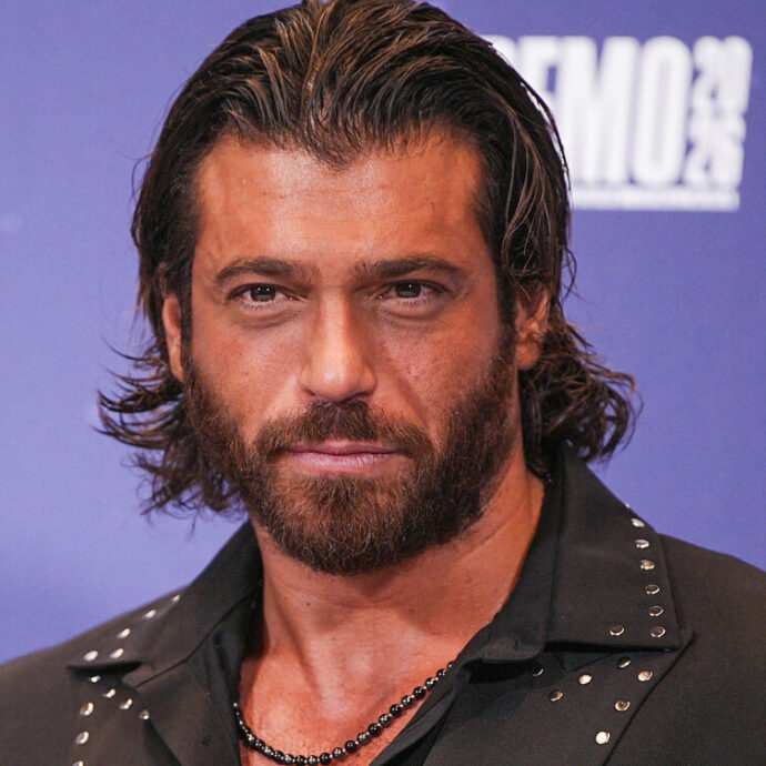 “Ho deciso di volermi autodistruggere e non interpretare il classico ruolo del figo e dell’eroe. Mi sono detto: mi voglio rovinare”: così Can Yaman