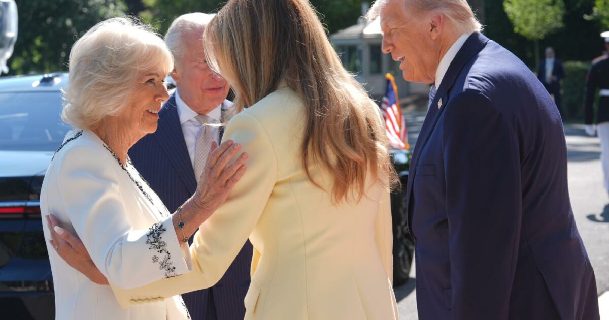 La stretta di mano “virogorosa” di Trump e la gaffe di Camilla (sgridata da Re Carlo): come sta andando la visita dei reali inglesi a Washington