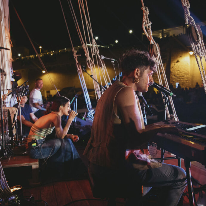 “Il Concertone del Primo Maggio di Roma ha perso tutto da secoli, quello di Taranto ha un senso, una narrazione, una lotta. Tornare a Sanremo? Non sono adatto”: così Renzo Rubino