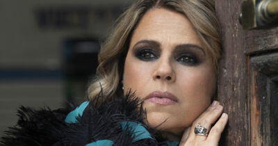 Copertina di Tosca: “Femminile non significa ostentazione o sterili rivendicazioni che possono portare alla mercificazione, bensì una visione in cui fecondità, nutrimento e rifugio”