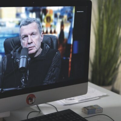 Copertina di Esclusivo – Il presentatore tv russo Vladimir Solovyev, la “voce di Putin” che ha insultato Meloni: “Non mi devo scusare, la premier italiana è confusa… E l’Europa s’è persa”