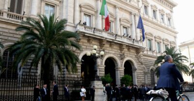 Copertina di I numeri del Dfp sono scritti sulla sabbia. Il Pil rallenta: “Nel ’27 serve correzione”