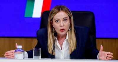 Copertina di Grazia a Minetti, Meloni blinda Nordio: “Mi fido di lui”. E dà colpa ai giudici: “Le indagini le fa la Procura, non il ministero”