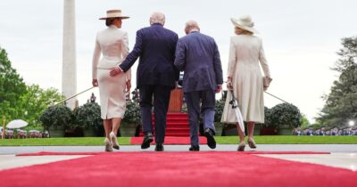 Copertina di Trump dà una pacca sul fondoschiena a Melania, poi confessa di aver avuto una cotta per il Re: momenti di imbarazzo durante la visita di Carlo e Camilla