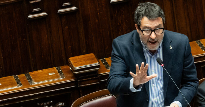 Carburante aerei, Salvini rassicura: “Ora non c’è emergenza”. Ma precisa: “Nostri aeroporti hanno riserve fino a maggio”