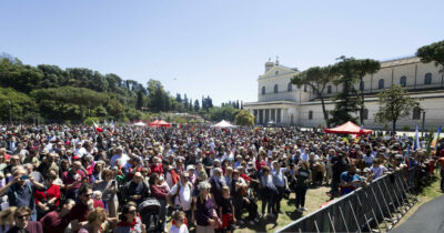 Copertina di Spari al 25 aprile a Roma, fermato un 21enne della Comunità ebraica