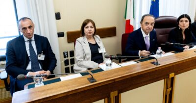 Copertina di “Pensammo a un’omonimia, poi arrivò un pacco di carte”, il procuratore capo di Roma alla Commissione Antimafia sul caso Delmastro-Caroccia