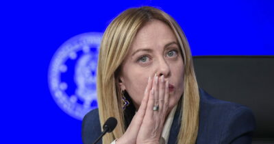 Copertina di Primo ok alla Camera alla riforma che aumenta i poteri di Roma Capitale. Pd astenuto, Meloni accusa: “Violati i patti”