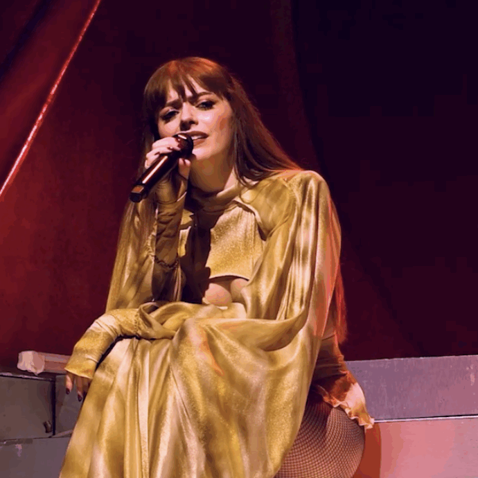 Annalisa a Pesaro canta a sorpresa “Io vorrei… Non Vorrei… Ma se vuoi” di Lucio Battisti – IL VIDEO