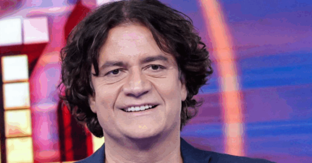 Arrestato per stalking il comico Massimo Bagnato: è stato fermato sotto casa della ex compagna, “dava in escandescenze, inveiva e scalciava”