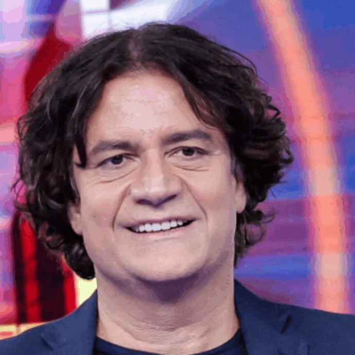 Arrestato per stalking il comico Massimo Bagnato: è stato fermato sotto casa della ex compagna, “dava in escandescenze, inveiva e scalciava”