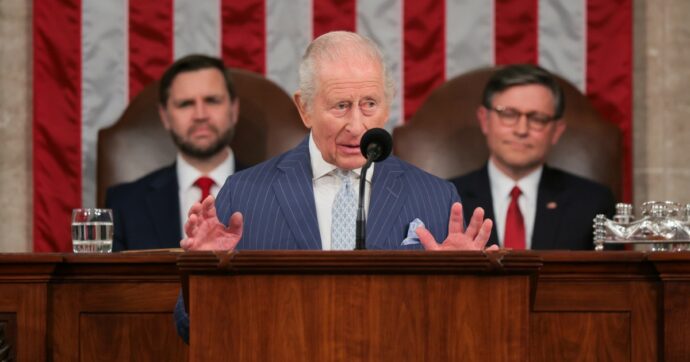 Re Carlo conquista il Congresso Usa: il discorso pro-Nato e le frecciate a Trump su Canada e Ucraina