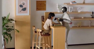 Copertina di Porta la spesa e gioca con i bambini: lanciato il robot alto come un umano che imita i nostri movimenti – Video