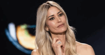 Copertina di “Ho rifiutato un invito galante a cena di Emilio Fede e dopo 10 giorni sono stata licenziata dal TG4. Mi deve delle scuse ma vogliamo risvegliare i morti?”: così Elena Santarelli