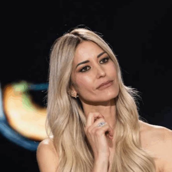 “Ho rifiutato un invito galante a cena di Emilio Fede e dopo 10 giorni sono stata licenziata dal TG4. Mi deve delle scuse ma vogliamo risvegliare i morti?”: così Elena Santarelli