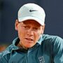 Copertina di Atp Madrid, Sinner vince il primo set contro Jodar: equilibrio nel secondo | Diretta