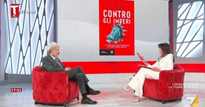 Copertina di “Saluto Vittorio Emanuele Parsi, una mia vecchia conoscenza dirò così”: Tiziana Panella intervista il marito a Tagadà