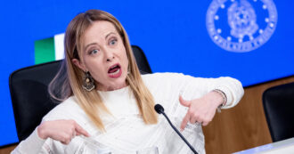 Copertina di Meloni sbotta con i giornalisti dopo una domanda sulla grazia a Nicole Minetti: “Potete farmi domande su ciò di cui mi occupo?”