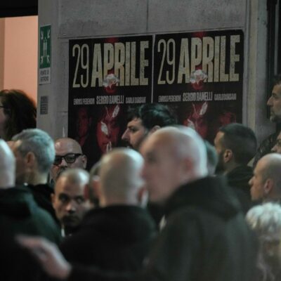 Copertina di Denunciati 4 militanti di estrema destra per l’aggressione del 33enne sorpreso a strappare i manifesti per Sergio Ramelli