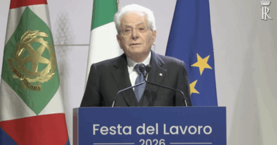 Copertina di Primo Maggio, Mattarella: “Morti sul lavoro tributo inaccettabile. Più attenzione ai giovani e al divario di genere”