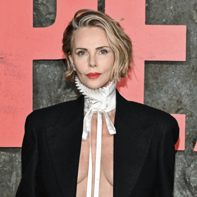 Copertina di “Le mie figlie mi incoraggiano a incontrare gli uomini e selezionano anche i pretendenti. Non potrei convivere con qualcuno”: lo rivela Charlize Theron