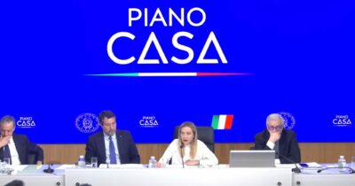 Copertina di Prorogato il taglio delle accise per 21 giorni: ma solo 5 centesimi per la benzina. Via libera al Piano casa: “Obiettivo rendere disponibili 60mila alloggi”