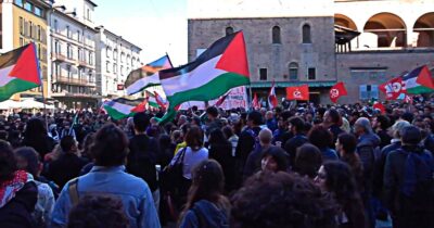 Copertina di Bologna, la manifestazione in centro per la Flotilla: “Giù le mani”