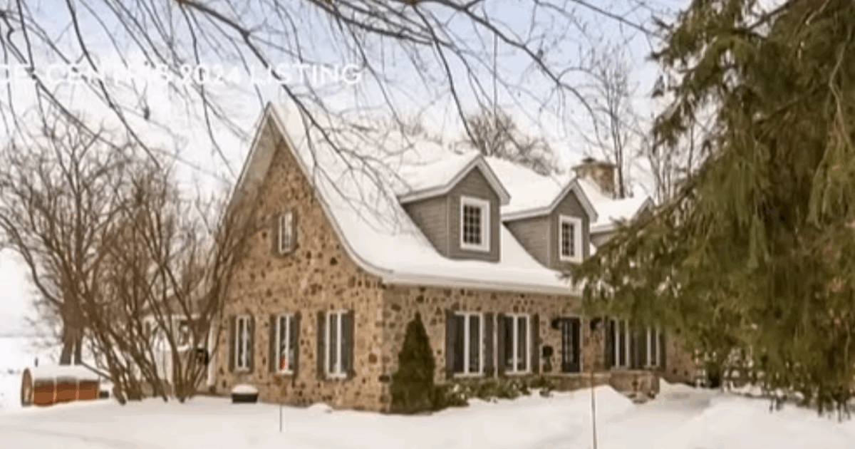 Compra una casa da sogno sul fiume, poi scopre la verità: “Qui dentro c’è stata una morte violenta”. Scatta la causa da 425mila dollari