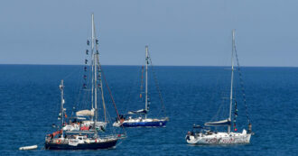Copertina di Flotilla, i legali della missione: “L’assedio di Gaza è uno strumento di genocidio e una forma di punizione collettiva. C’è diritto al passaggio umanitario”