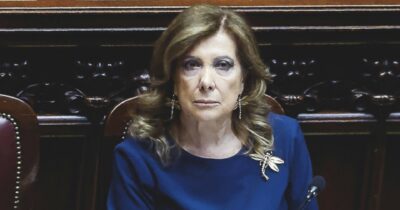 Copertina di Gaffe Casellati: voleva votare alla Camera, ma è senatrice