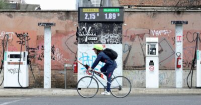 Copertina di Cinque centesimi: lo sconticino del governo sulla benzina