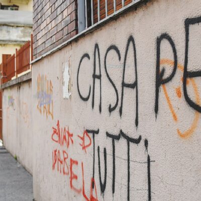 Copertina di Un po’ di alloggi popolari e tanti affari per i privati: ecco l’atteso Piano casa