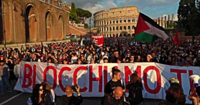 Copertina di A Roma migliaia in piazza per la Flotilla: “Israele stato terrorista, blocchiamo tutto”