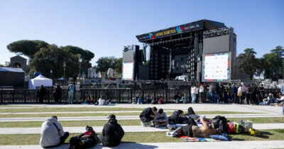 Copertina di Concertone del Primo Maggio 2026 a Roma, la scaletta definitiva e come seguirlo in diretta: da Geolier ai Pinguini Tattici Nucleari, ecco chi ci sarà