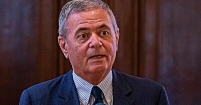 Copertina di Ezio Mauro difende Buttafuoco e la Biennale sulla Russia: “Non si può pretendere faccia politica per conto del governo”