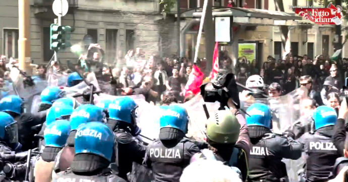 Copertina di Gli autonomi si staccano dal corteo di Torino, scontri con la polizia davanti all’ex centro sociale Askatasuna