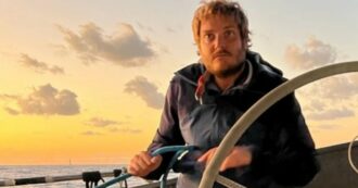 Copertina di “Dopo la Flotilla tutto è diverso: voglio provare a cambiare le cose”. Storia di Carlo: dal lavoro di skipper alla missione per Gaza. “E ora con una ong vado a salvare i naufraghi nel Mediterraneo”