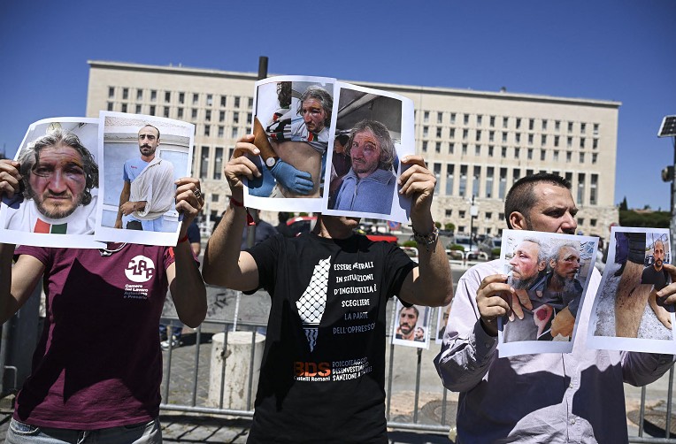 Flotilla per Gaza: "Ripartiremo e saremo di più", appello ai presidi nelle ambasciate | Il Fatto Quotidiano.it