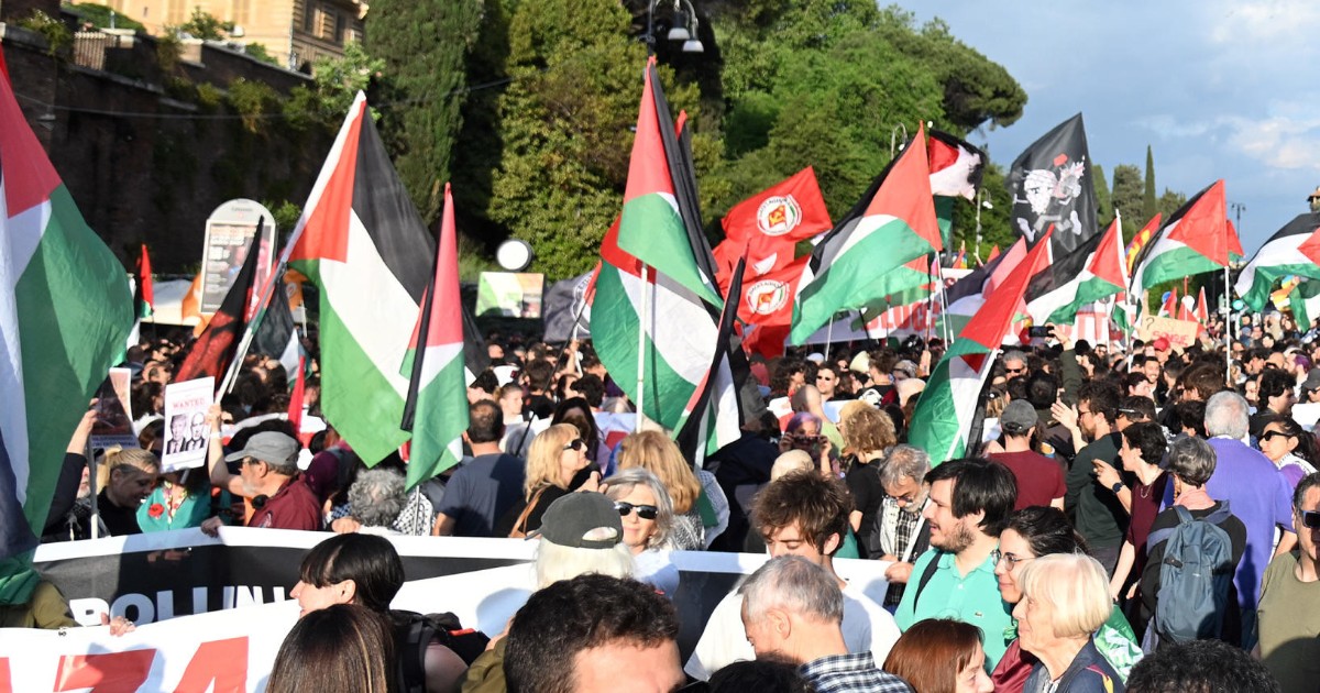 Flotilla, presidio davanti alla Farnesina. La mobilitazione per il rilascio di Thiago e Saif: alle 12 conferenza stampa