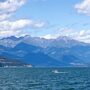Copertina di Si tuffa nel lago di Como, ma non riemerge: morto un 15enne