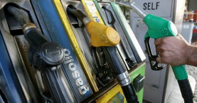 Copertina di Accise prorogate in due tempi. E  la benzina vola già a 2 euro
