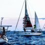 Copertina di Flotilla a Creta, aspettare o ripartire? L’equipaggio tra minacce, avarie, feriti e meteo