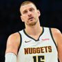 Copertina di NBA Freestyle | Jokic non può vincere da solo. Difesa inesistente, imbarazzanti da tre: cosa non ha funzionato nei Nuggets