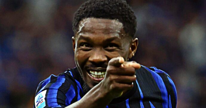 Inter-Parma 1-0, la diretta | Thuram sblocca la partita nel finale di primo tempo: scudetto a un passo