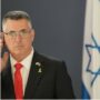 Copertina di Israele nega “torture” ma confessa: “Sulla nave costretti a usare la forza contro gli attivisti per completare il trasbordo”