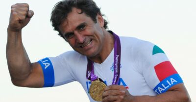 Copertina di Addio Zanardi, martedì i funerali a Padova. Il messaggio della famiglia: “Grazie per l’affetto”. Bologna in lutto