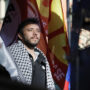 Copertina di Flotilla, Thiago Ávila scrive alla figlia dal carcere israeliano: “Mi dispiace non essere a casa, ma vogliamo un mondo migliore”