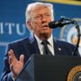 Copertina di Trump dichiara “terminata” la guerra con l’Iran per aggirare il voto (obbligatorio) del Congresso: rischiava la sconfitta al Senato