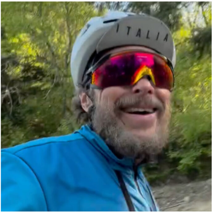 Jovanotti: “Ciao Alex Zanardi, pedala libero per l’universo. È stato un eroe per me, per i ciclisti, per quelli che si sono fatti male e per gli sportivi” – VIDEO